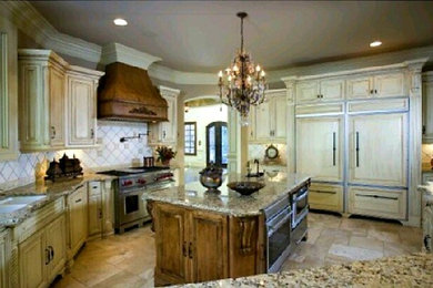 Example of a transitional kitchen design
