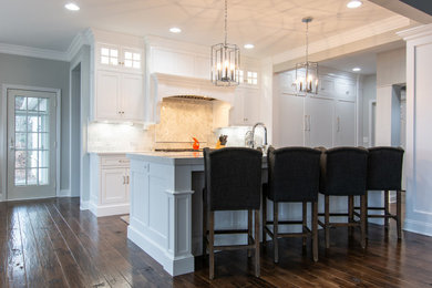 Transitional kitchen photo in Columbus