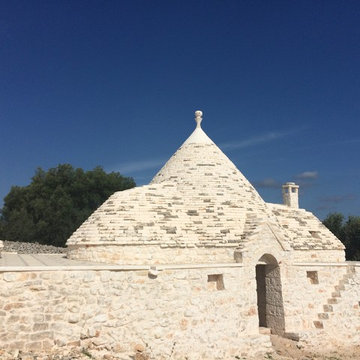 JUDITTA  costruita di sana pianta con volte e rivestimenti in Pietra locale.