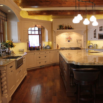 Lake Home featuring Florid Leaves Hardware