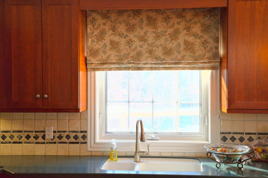 Transitional kitchen photo in Toronto