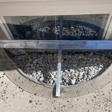 Sloped basement well cover in a circular shape