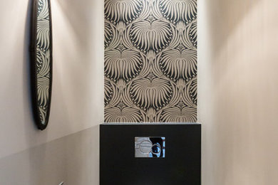 パリにあるコンテンポラリースタイルのおしゃれなトイレ・洗面所の写真