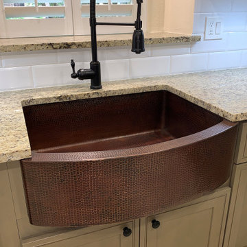30" Hammered Copper Rounded Apron Front Single Basin Kitchen Sink (KASRDB30249)
