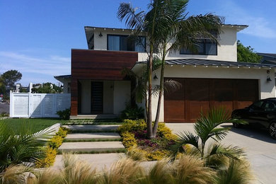 Design ideas for a contemporary landscaping in Los Angeles.