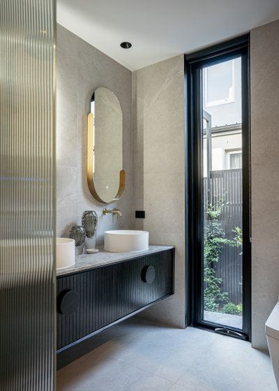 Contemporary Bathroom by R ARCHITECTURE