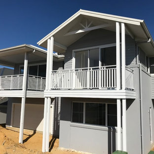 Balkon mit Kamin und Stahlgeländer - Ideen & Bilder für die Balkongestaltung | HOUZZ - August ...