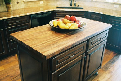 Elegant kitchen photo in Austin