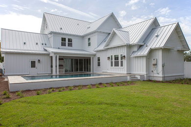 Inspiration for a transitional exterior home remodel in Orlando
