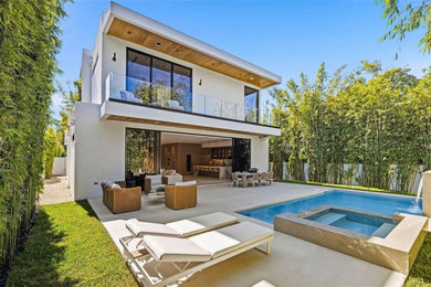 Patio - modern patio idea in Miami