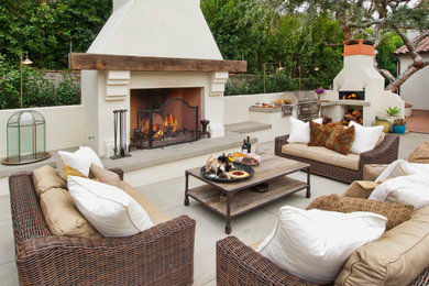 Example of a tuscan patio design in Los Angeles