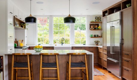 Kitchen of the Week: Functional G-Shape With White-and-Wood Style