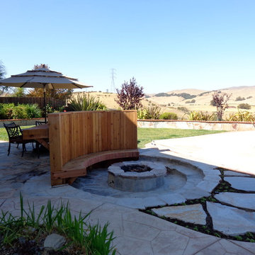 Benicia Sunken Firepit With Windbreak Bar