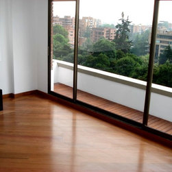 Apto Mac&iacute;as - Hardwood Flooring