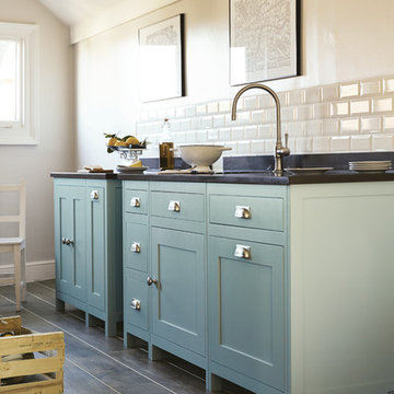 Moderne Freestanding Kitchen