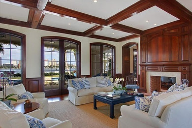 Living room photo in Toronto