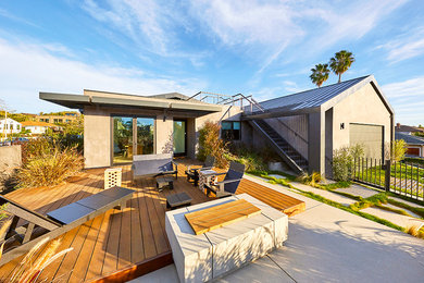 Inspiration for a modern home design remodel in Los Angeles