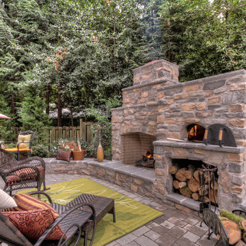 Outdoor Fireplace with pizza oven