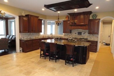 Elegant kitchen photo in Detroit