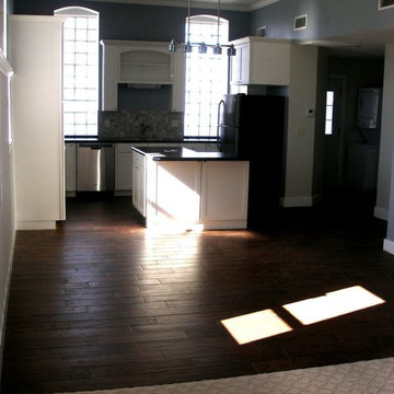 Upstairs Upscale Apartment
