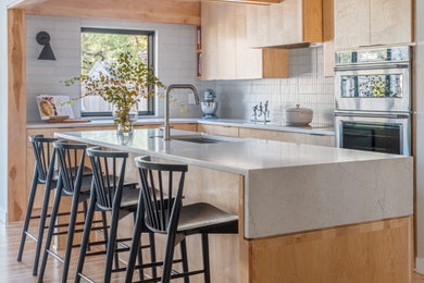 Example of a trendy kitchen design in Minneapolis
