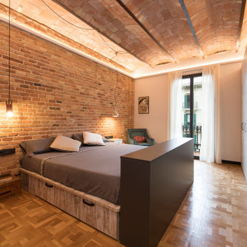 Dormitorio con bóveda catalan y ladrillo vista