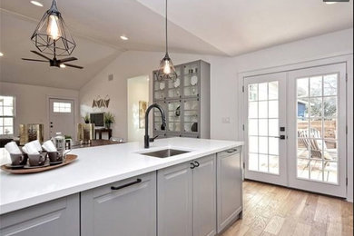Kitchen - transitional kitchen idea in Austin