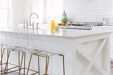 Kitchen - cottage kitchen idea in New Orleans