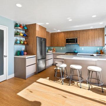 Warm Mid-Century-Modern Kitchen
