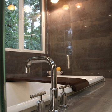 Bathroom: Modern Spa