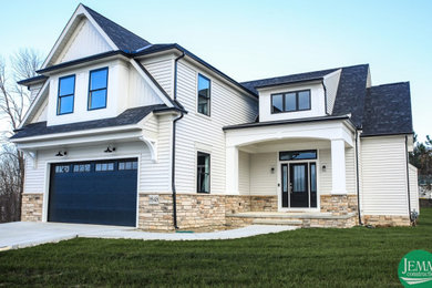 Traditional exterior home idea in Cleveland