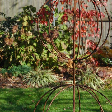 Metal garden sculpture