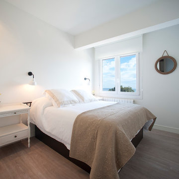Diseño interior de vivienda con vistas al mar