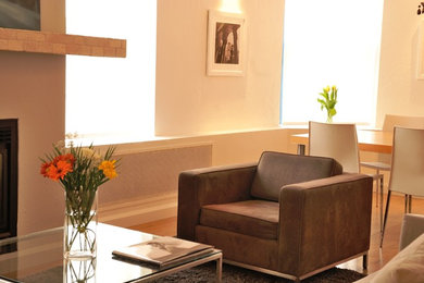 Trendy living room photo in Montreal