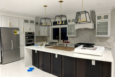 Inspiration for a modern kitchen remodel in Boston