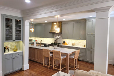 Example of a kitchen design in Atlanta