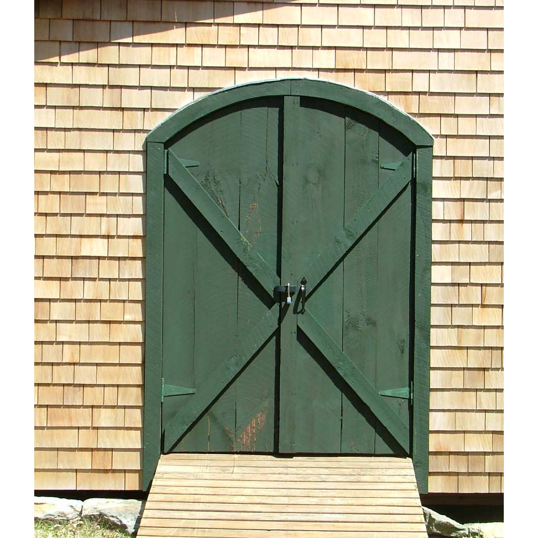 Traditional shake shingle siding Garage