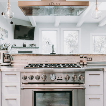 High Gloss Modern Kitchen with Stainless Steel Countertops