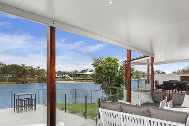 This is an example of a large modern home design in Gold Coast - Tweed.