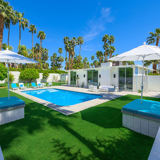 Idéer för en 50 tals gårdsplan med pool, med betongplatta