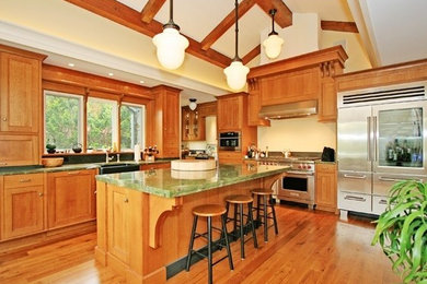 Example of a classic eat-in kitchen design in Bridgeport with a farmhouse sink, granite countertops and stainless steel appliances