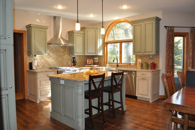 Kitchen - transitional kitchen idea in Minneapolis