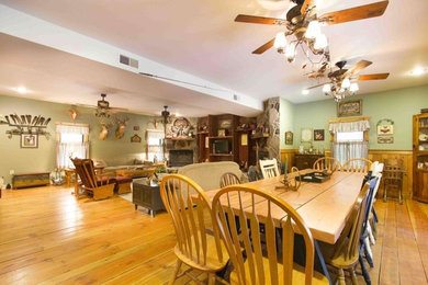 Living room photo in New York