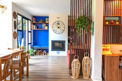 Cette image montre un salon design.