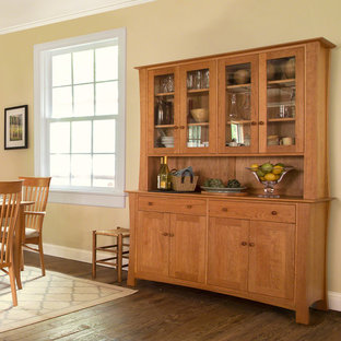 Große Klassische Wohnküche in Burlington