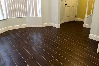 Example of a dining room design in Tampa