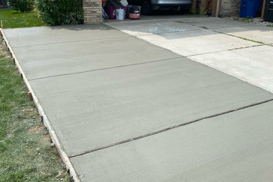 Photo of a large traditional front yard driveway in Detroit.