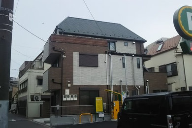 東京23区にある小さなモダンスタイルのおしゃれな家の外観 (アパート・マンション) の写真