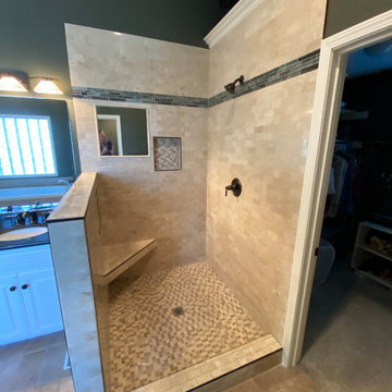 Enlarged Shower with Fogless Mirror