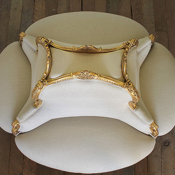 Antique Louis XV Style Giltwood Tete a Tete Settee Upholstered in Natural Linen